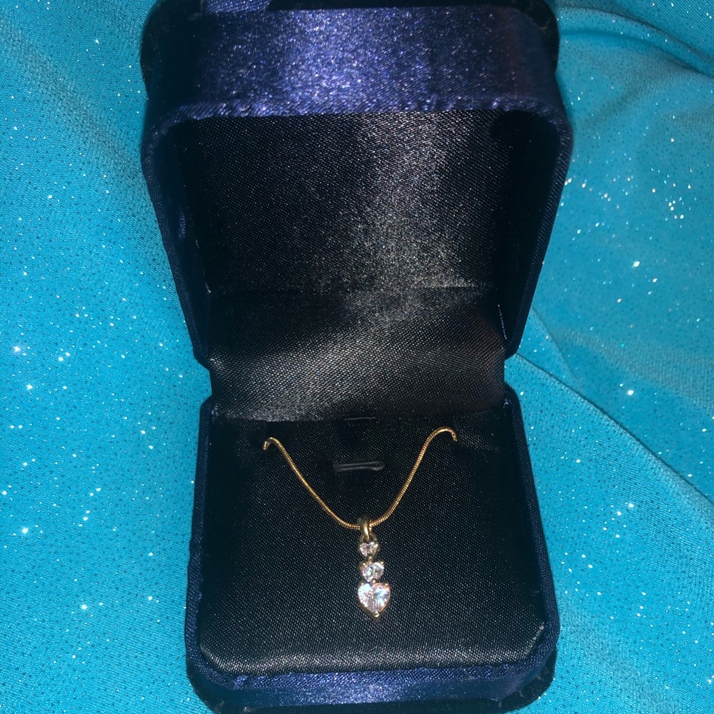 Three heart gold Necklace - Picture 2 of 2